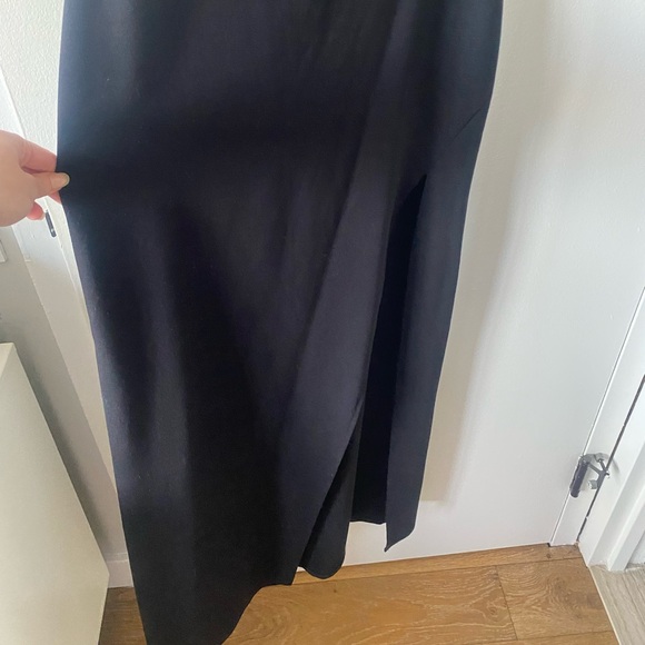 Black One-Shoulder Maxi Dress - Picture 4 of 5